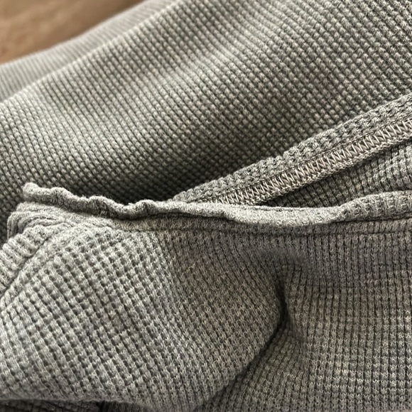 Lululemon Women’s Gray Waffle Knit Short Sleeve Tee Shirt Workout Top - Picture 11 of 11